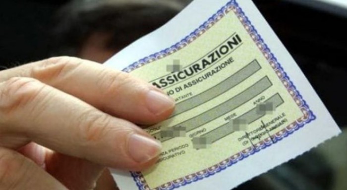 Truffe polizze assicurative: attenzione alle assicurazioni online, ecco come evitare le polizze false Truffe polizze assicurative: attenzione alle assicurazioni online, ecco come evitare le polizze false