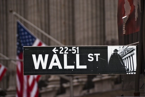 Wall Street oggi chiusa per festività 4 luglio: rendimento T-bond e VIX in forte calo Wall Street oggi chiusa per festività 4 luglio: rendimento T-bond e VIX in forte calo