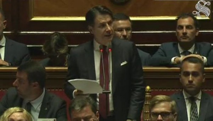Crisi di governo, il premier si dimette. Conte: Crisi di governo, il premier si dimette. Conte: