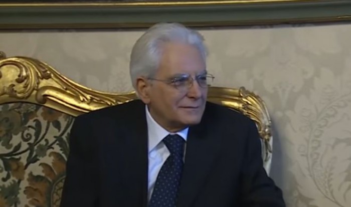 Salvini cambia idea e dice sì al taglio dei Parlamentari ma fa infuriare Mattarella Salvini cambia idea e dice sì al taglio dei Parlamentari ma fa infuriare Mattarella