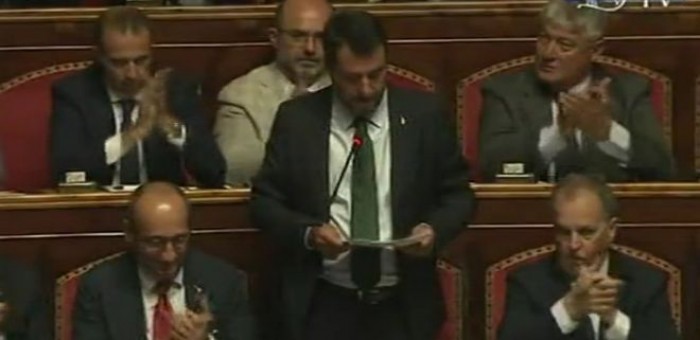 Salvini cambia mossa ancora una volta. Ora ritira la mozione di sfiducia a Conte Salvini cambia mossa ancora una volta. Ora ritira la mozione di sfiducia a Conte