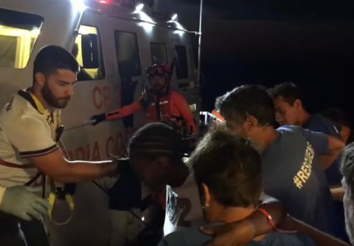 Immigrazione, Eleonore sbarca i migranti a Pozzallo violando il divieto e finisce sotto sequestro Immigrazione, Eleonore sbarca i migranti a Pozzallo violando il divieto e finisce sotto sequestro