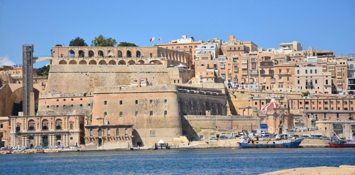 Immigrazione, Malta respinge nave Guardia Costiera italiana con 90 migranti a bordo Immigrazione, Malta respinge nave Guardia Costiera italiana con 90 migranti a bordo