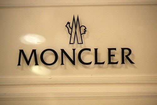 moncler azioni