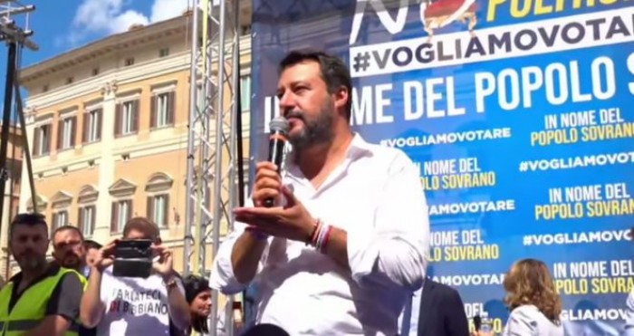 Si vota la fiducia e La Lega scende in Piazza Montecitorio contro il Conte bis Si vota la fiducia e La Lega scende in Piazza Montecitorio contro il Conte bis