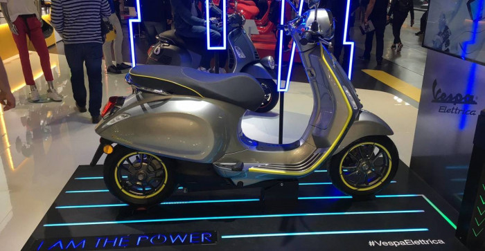 La nuova Vespa Elettrica vuole uscire fuori città, si migliora e ora raggiunge i 70km/h. Eccola ad EICMA 2019 La nuova Vespa Elettrica vuole uscire fuori città, si migliora e ora raggiunge i 70km/h. Eccola ad EICMA 2019