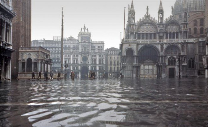 Venezia inondata e il Mose arrugginisce: l'opera è costata il triplo dell'autostrada del Sole Venezia inondata e il Mose arrugginisce: l'opera è costata il triplo dell'autostrada del Sole