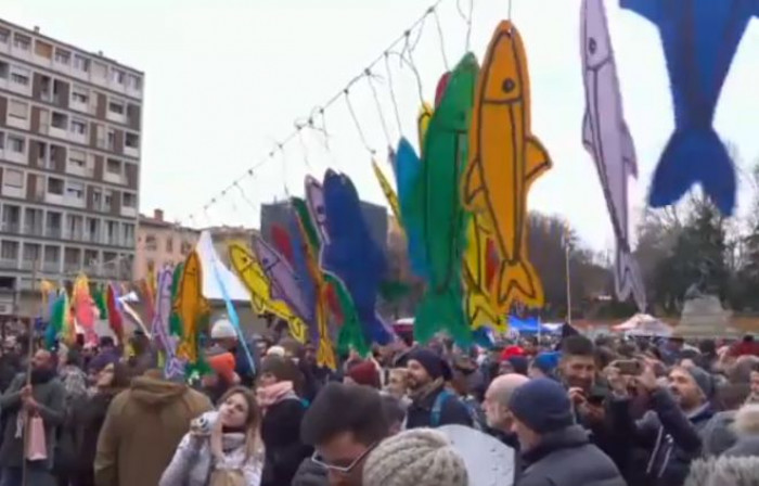 Concerto delle Sardine a Bologna, in 40mila in piazza VIII agosto contro il sovranismo Concerto delle Sardine a Bologna, in 40mila in piazza VIII agosto contro il sovranismo