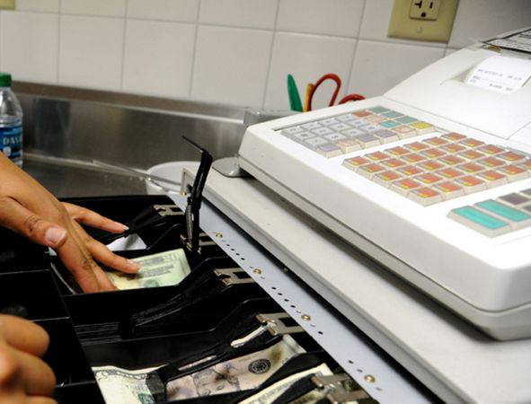 Nel decreto fiscale anche lo scontrino elettronico e da luglio arriva la lotteria Nel decreto fiscale anche lo scontrino elettronico e da luglio arriva la lotteria