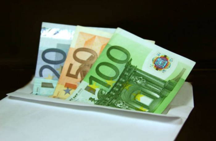 Taglio delle tasse in busta paga, il bonus da 80 euro arriva a 100