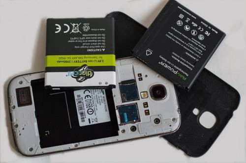 Batterie rimovibili per gli smartphone: potrebbero ritornare Batterie rimovibili per gli smartphone: potrebbero ritornare