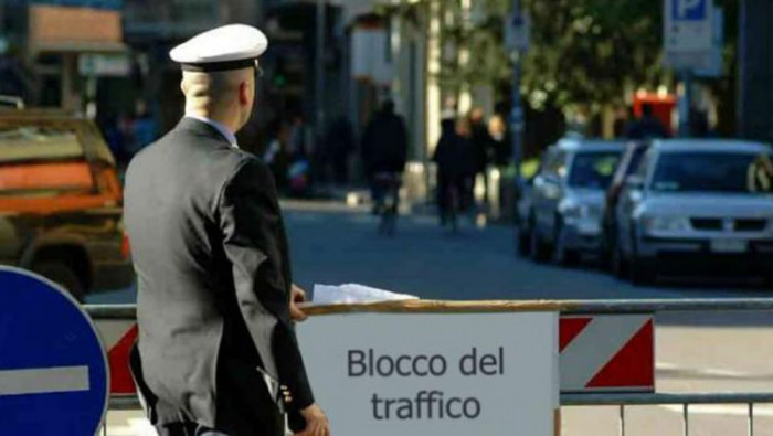 Blocco del traffico a Roma. Domenica 9 febbraio traffico limitato a pochi Blocco del traffico a Roma. Domenica 9 febbraio traffico limitato a pochi