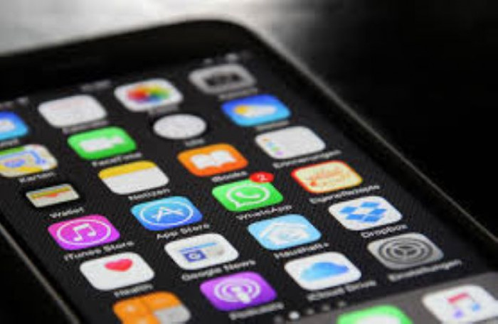 Gli italiani sui social network, 50 milioni di utenti attivi tra fake news e rischi per la privacy Gli italiani sui social network, 50 milioni di utenti attivi tra fake news e rischi per la privacy