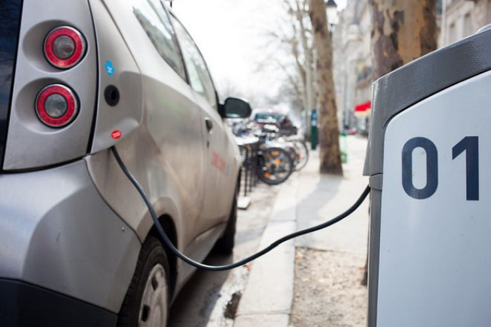 Il Regno Unito pronto ad anticipare lo stop alle auto a benzina e diesel al 2032 Il Regno Unito pronto ad anticipare lo stop alle auto a benzina e diesel al 2032