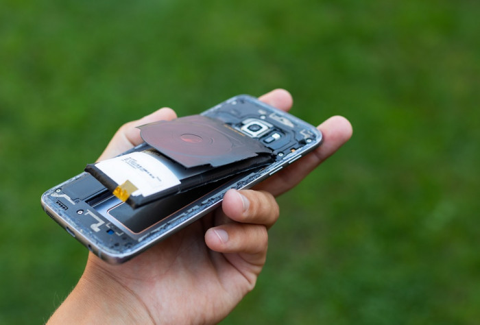 Nuove batterie al litio a stato solido. Con una carica 3 giorni di autonomia per gli smartphone Nuove batterie al litio a stato solido. Con una carica 3 giorni di autonomia per gli smartphone