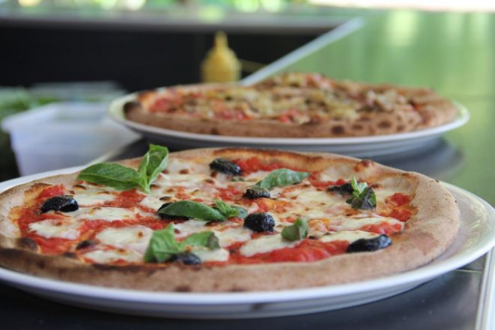 Video choc di Canal+ pizza 'Coronavirus', scatta la denuncia dell'Associazione Pizza Verace Napoletana Video choc di Canal+ pizza 'Coronavirus', scatta la denuncia dell'Associazione Pizza Verace Napoletana