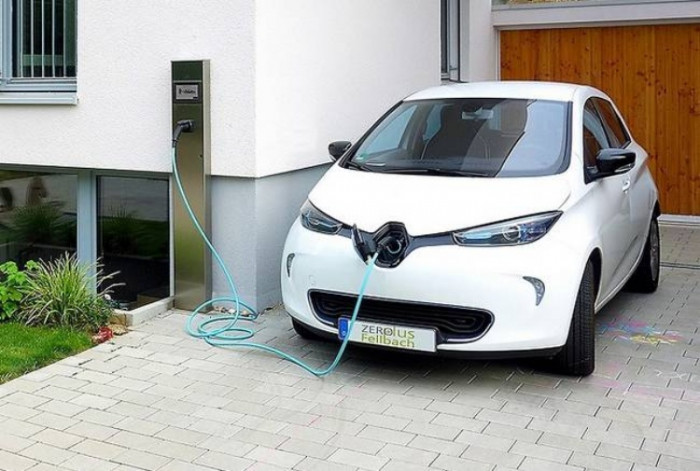 Auto elettriche ferme durante la quarantena: le precauzioni da prendere Auto elettriche ferme durante la quarantena: le precauzioni da prendere