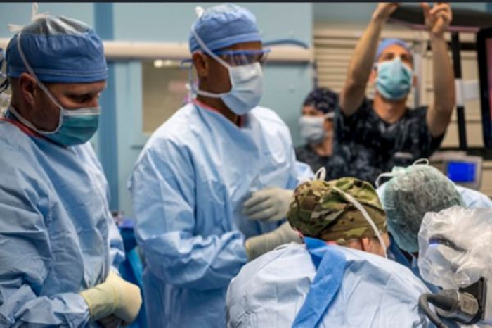 Coronavirus, flette la curva del contagio e si avvicina la Fase 2, prima fabbriche poi spostamenti Coronavirus, flette la curva del contagio e si avvicina la Fase 2, prima fabbriche poi spostamenti