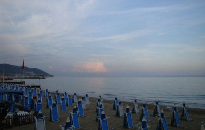 Fase 2, cosa riapre lunedì 18 maggio? Ecco le regole per bar, ristoranti, spiagge e negozi Fase 2, cosa riapre lunedì 18 maggio? Ecco le regole per bar, ristoranti, spiagge e negozi