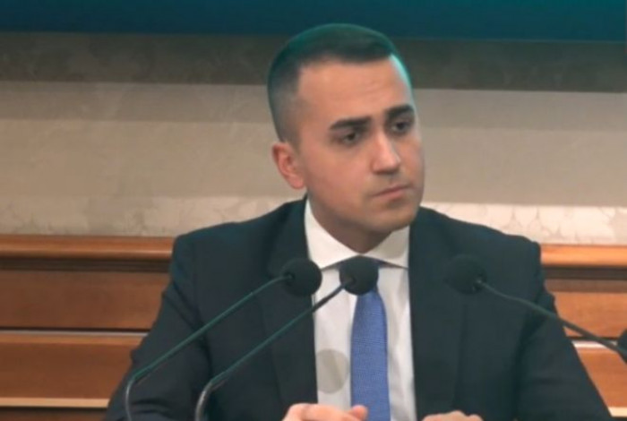 Rapimento Silvia Romano, è stato pagato un riscatto? Di Maio passa la palla a Conte Rapimento Silvia Romano, è stato pagato un riscatto? Di Maio passa la palla a Conte