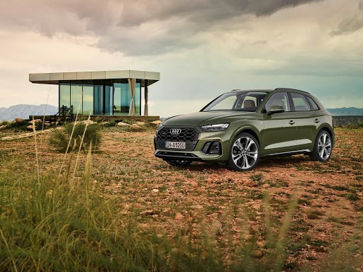 Audi Q5 restyling: nuovi fari e novità per l'infotainment Audi Q5 restyling: nuovi fari e novità per l'infotainment