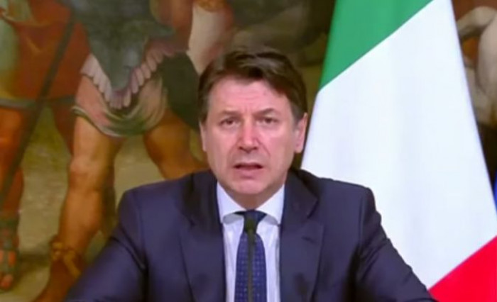 Il Governo ipotizza una riduzione dell'Iva per far ripartire i consumi, ma solo per un breve periodo Il Governo ipotizza una riduzione dell'Iva per far ripartire i consumi, ma solo per un breve periodo