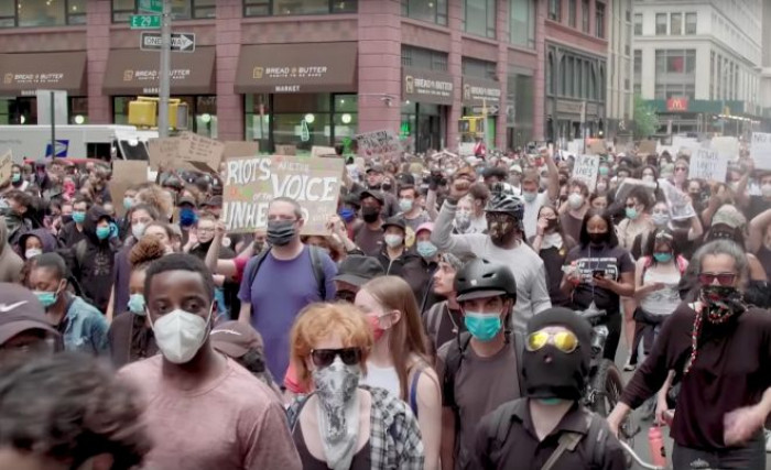 Usa, continuano le proteste, ecco quali saranno le conseguenze sui mercati secondo gli analisti Usa, continuano le proteste, ecco quali saranno le conseguenze sui mercati secondo gli analisti