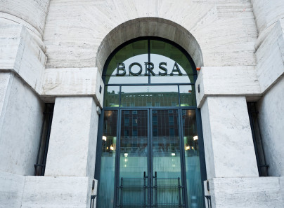 Borsa Italiana Oggi (12 agosto 2020): azioni Intesa Sanpaolo e UBI Banca sotto ai riflettori 