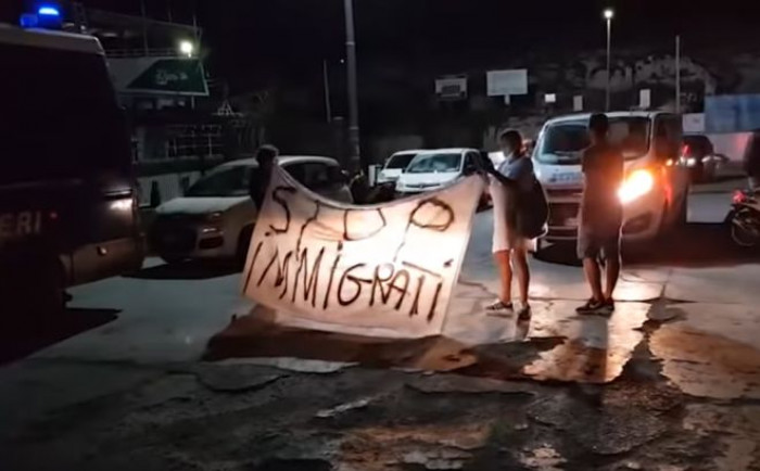 Invasione migranti a Lampedusa: il sindaco minaccia sciopero generale, in arrivo altre 3 navi quarantena Invasione migranti a Lampedusa: il sindaco minaccia sciopero generale, in arrivo altre 3 navi quarantena