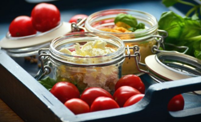 Sicurezza alimentare, come conservare gli alimenti: gli esperti sconsigliano l'alluminio Sicurezza alimentare, come conservare gli alimenti: gli esperti sconsigliano l'alluminio