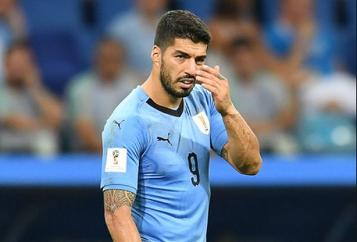 Luis Suarez, esame truffa per fargli avere la cittadinanza. Sfuma l'acquisto per la Juventus Luis Suarez, esame truffa per fargli avere la cittadinanza. Sfuma l'acquisto per la Juventus