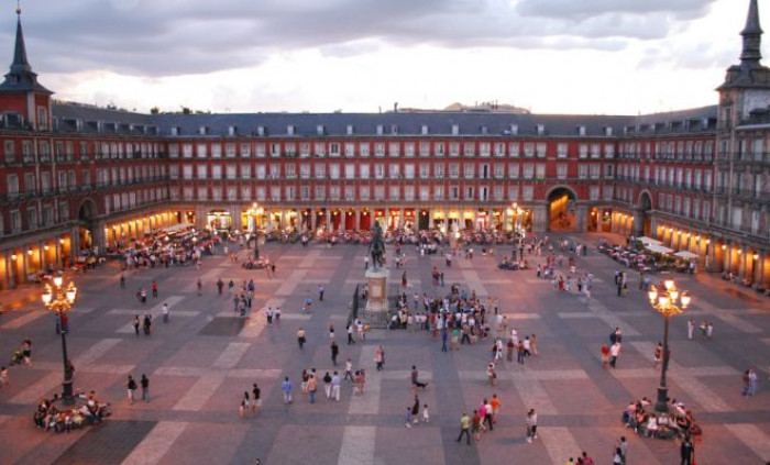 Coronavirus, nuovo lockdown per Madrid imposto dal governo ma i rappresentanti locali si oppongono Coronavirus, nuovo lockdown per Madrid imposto dal governo ma i rappresentanti locali si oppongono