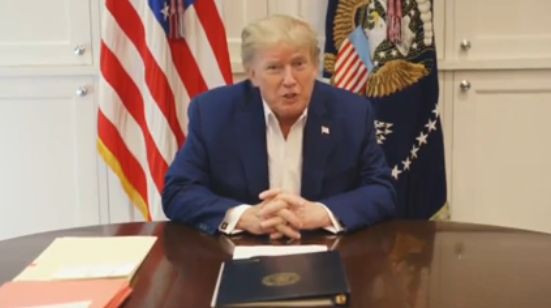 Trump esce dall'ospedale e saluta i fans, Accusato di mettere Trump esce dall'ospedale e saluta i fans, Accusato di mettere