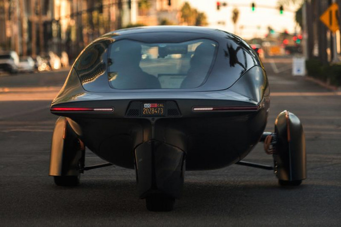L'auto elettrica che si ricarica con i pannelli solari è realtà L'auto elettrica che si ricarica con i pannelli solari è realtà