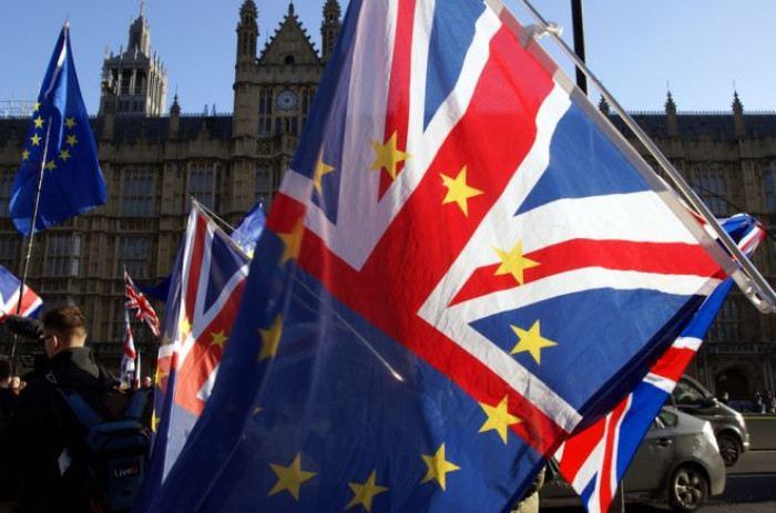 Raggiunto l'accordo commerciale tra Regno Unito e Unione Europea per la Brexit, ma a chi conviene di più? Raggiunto l'accordo commerciale tra Regno Unito e Unione Europea per la Brexit, ma a chi conviene di più?