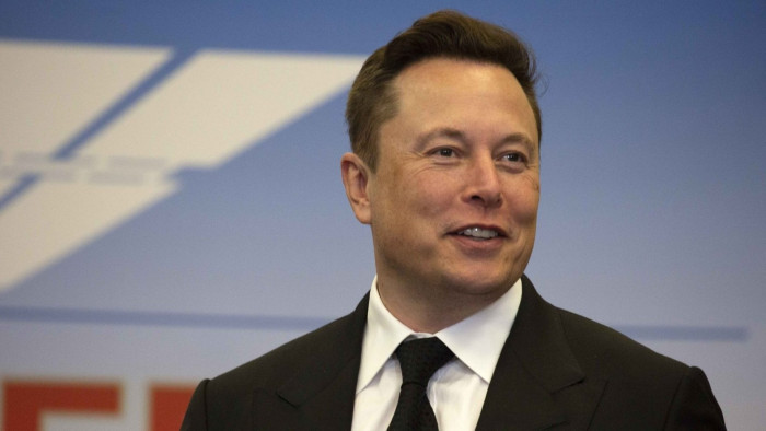 Tesla e Apple, inizia il duello a distanza Tesla e Apple, inizia il duello a distanza