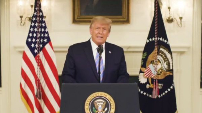 Facebook e Instagram bloccano i profili di Trump fino a fine mandato, e i Democratici chiedono l'impeachment Facebook e Instagram bloccano i profili di Trump fino a fine mandato, e i Democratici chiedono l'impeachment
