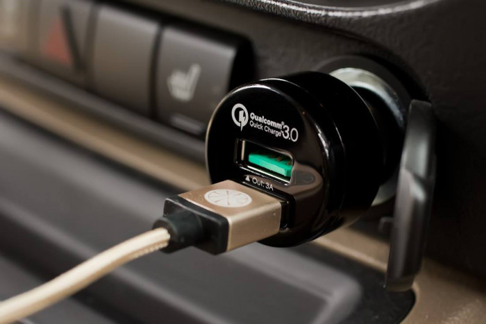 Attenzione a carica il telefono in auto, ecco perchè! Attenzione a carica il telefono in auto, ecco perchè!