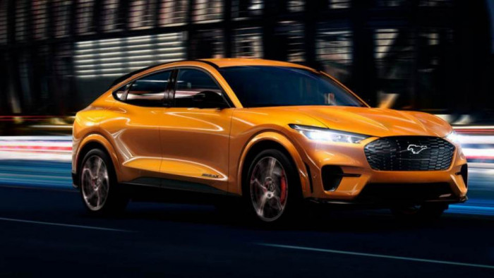 Ford: entro il 2030 solo auto elettriche Ford: entro il 2030 solo auto elettriche