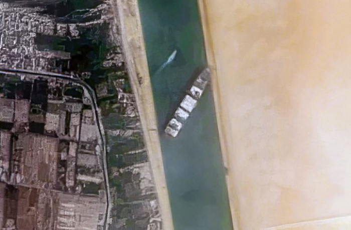 Disincagliata la Ever Given, ma la nave portacontainer che blocca il Canale di Suez è ancora lì Disincagliata la Ever Given, ma la nave portacontainer che blocca il Canale di Suez è ancora lì
