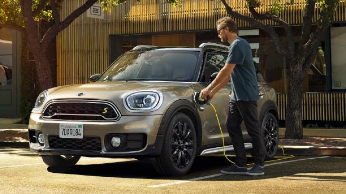 MINI: dal 2030 solo auto elettriche MINI: dal 2030 solo auto elettriche