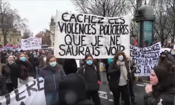 In Francia approvata la legge di sicurezza globale che assegna maggiori poteri alle forze di polizia In Francia approvata la legge di sicurezza globale che assegna maggiori poteri alle forze di polizia