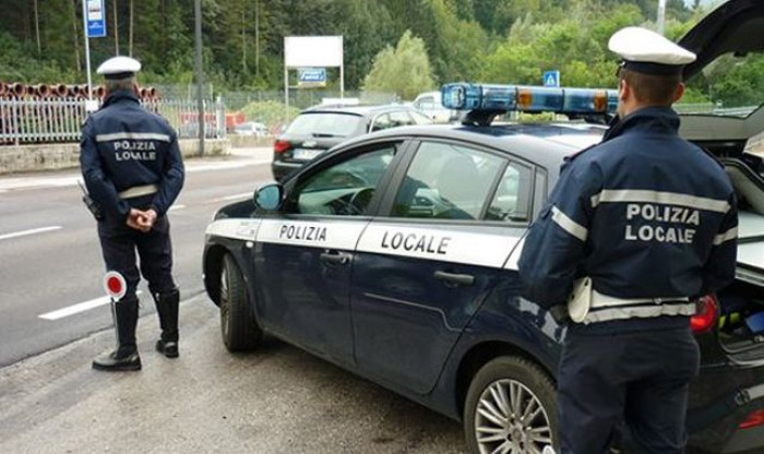 Il no dei vigili urbani di Roma all'obbligo del green pass e alla discriminazione: niente multe a chi ne è sprovvisto Il no dei vigili urbani di Roma all'obbligo del green pass e alla discriminazione: niente multe a chi ne è sprovvisto