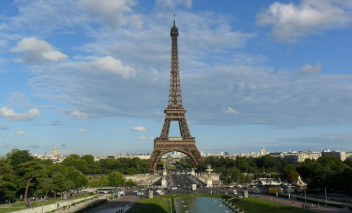 La Francia pronta a vietare l'accesso a mezzi e locali pubblici a chi non ha il pass verde La Francia pronta a vietare l'accesso a mezzi e locali pubblici a chi non ha il pass verde