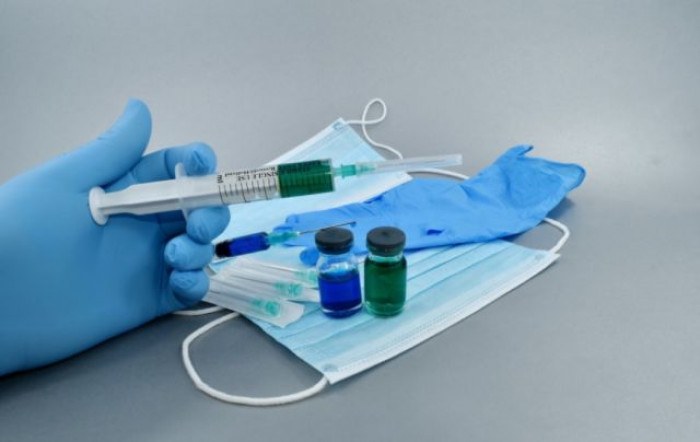 Oxfam, vaccini Moderna e Pfizer venduti a prezzi 24 volte superiori al loro costo di produzione Oxfam, vaccini Moderna e Pfizer venduti a prezzi 24 volte superiori al loro costo di produzione