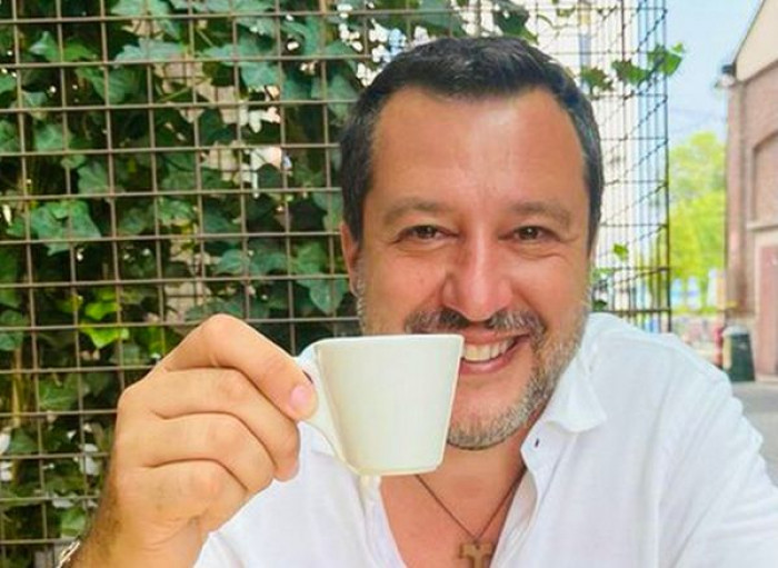Salvini accetta il vaccino e parla di Salvini accetta il vaccino e parla di