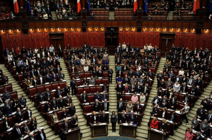 Green Pass: la Lega vota con Fratelli d'Italia contro l'obbligo per bar e ristoranti, governo Draghi rischia? Green Pass: la Lega vota con Fratelli d'Italia contro l'obbligo per bar e ristoranti, governo Draghi rischia?