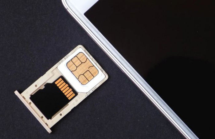 Per gli smartphone arriva la sim virtuale. Invece della vecchia sim per cellulari si userà la eSim Per gli smartphone arriva la sim virtuale. Invece della vecchia sim per cellulari si userà la eSim