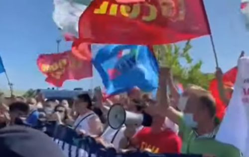 Whirlpool conferma i 340 licenziamenti per la sede di Napoli. Sindacati chiedono intervento del Governo Whirlpool conferma i 340 licenziamenti per la sede di Napoli. Sindacati chiedono intervento del Governo