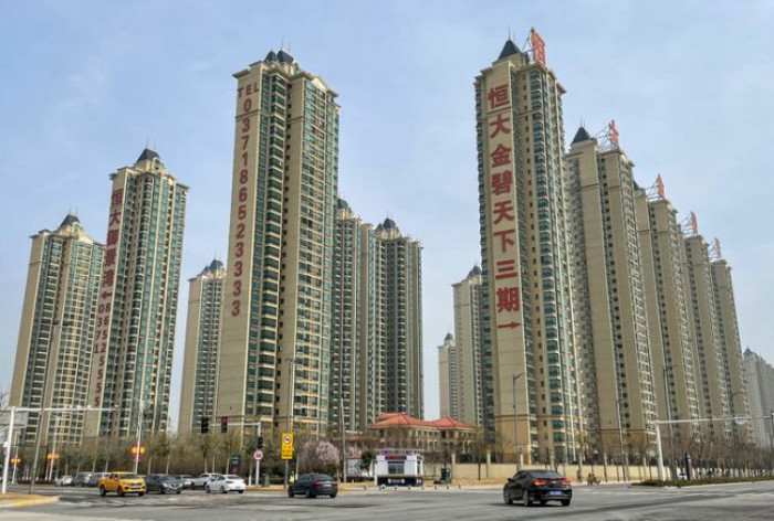 Evergrande sfugge di nuovo alla bancarotta, è la terza volta in un mese e non è finita Evergrande sfugge di nuovo alla bancarotta, è la terza volta in un mese e non è finita